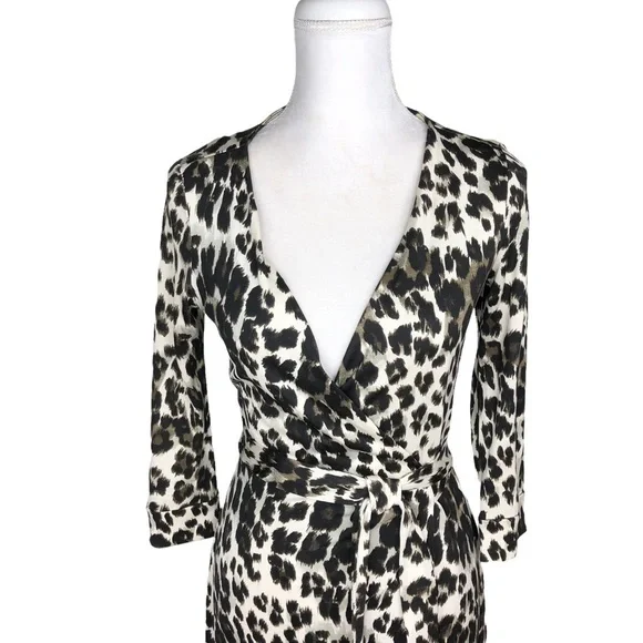 Diane von Furtstenberg silk wrap dress animal snow leopard print sz 4 New Julian - Picture 4 of 16
